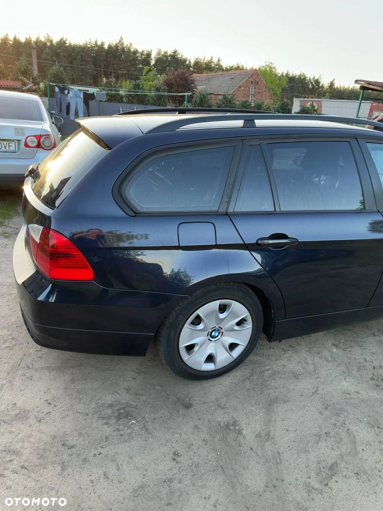 BMW Seria 3 318i - 5