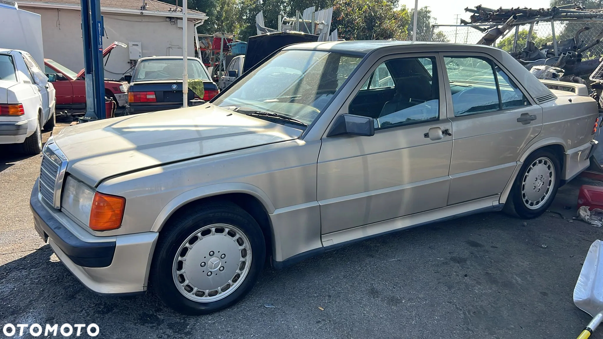 Mercedes-Benz W201 (190) - 2