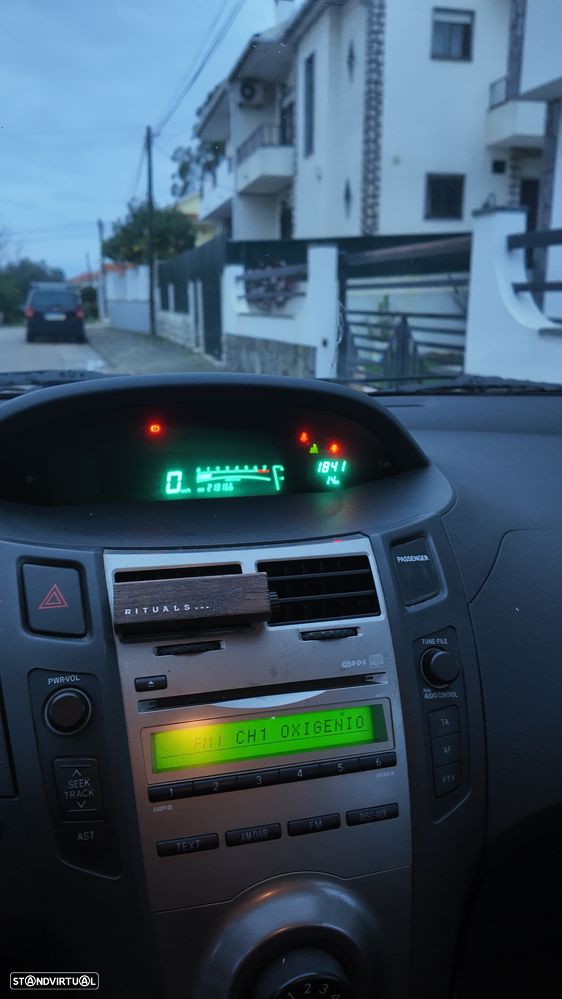 Toyota Yaris 1.0 VVT-i AC Manual - 5