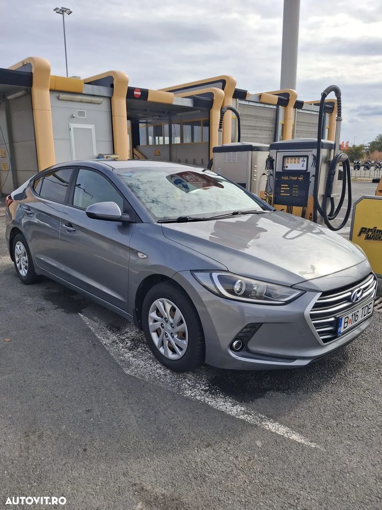 Hyundai Elantra - 8