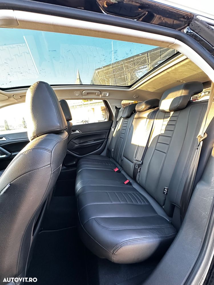 Peugeot 308 1.2 L PureTech Turbo Allure - 10