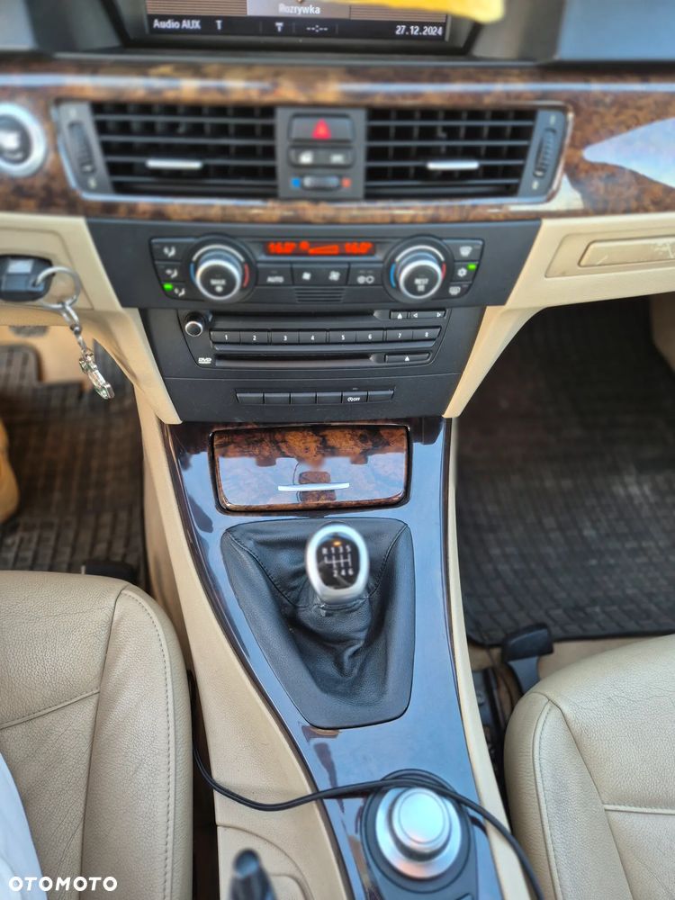 BMW Seria 3 320d - 25