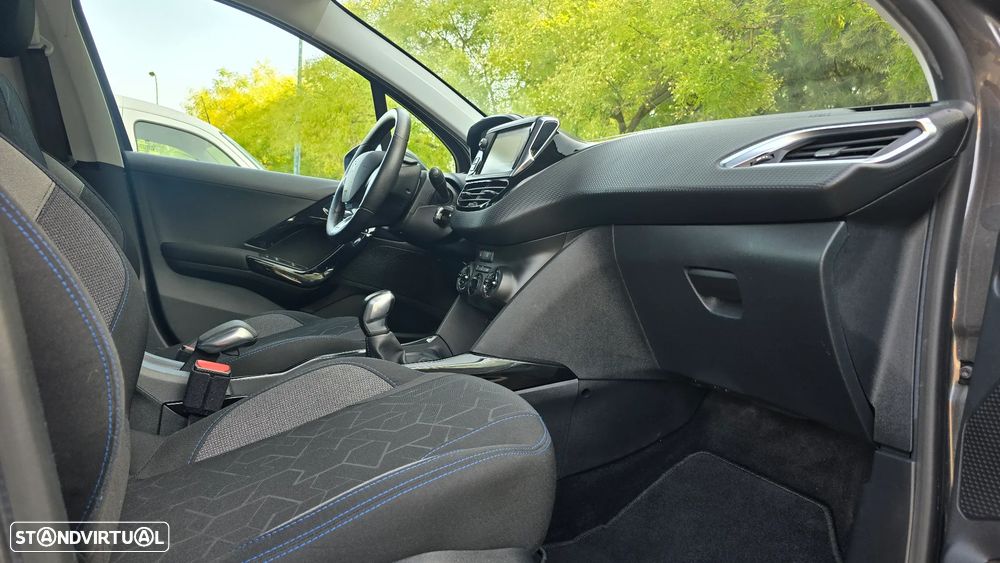 Peugeot 2008 1.5 BlueHDi Signature - 45