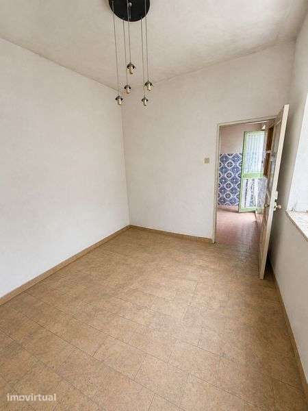 Moradia T1 c/grande potencial - Loures - Grande imagem: 3/5