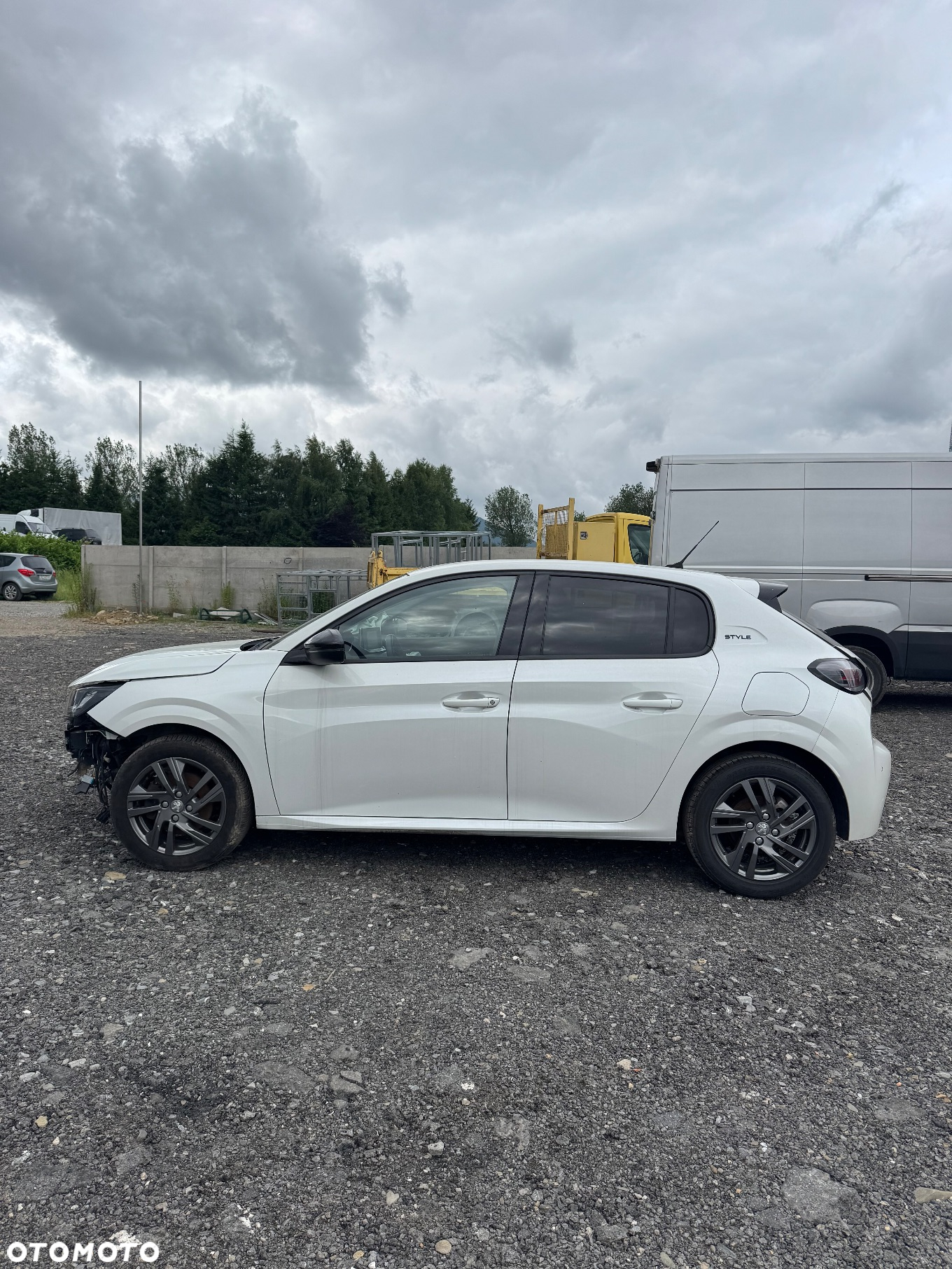 Peugeot 208 - 14