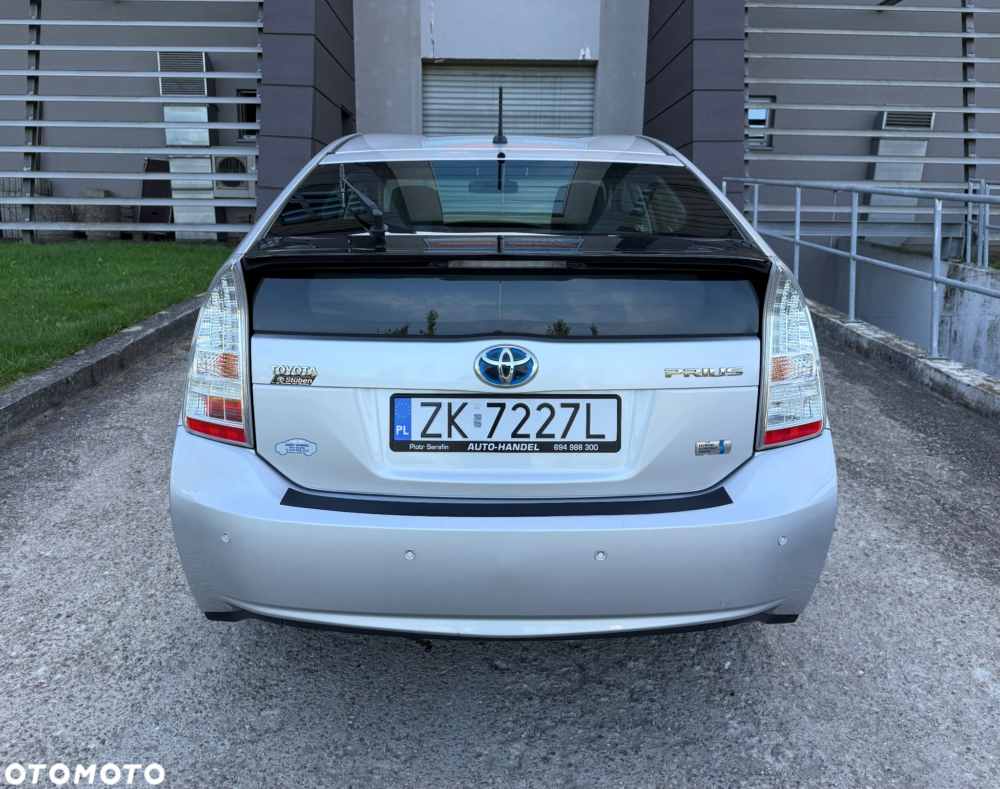 Toyota Prius - 4