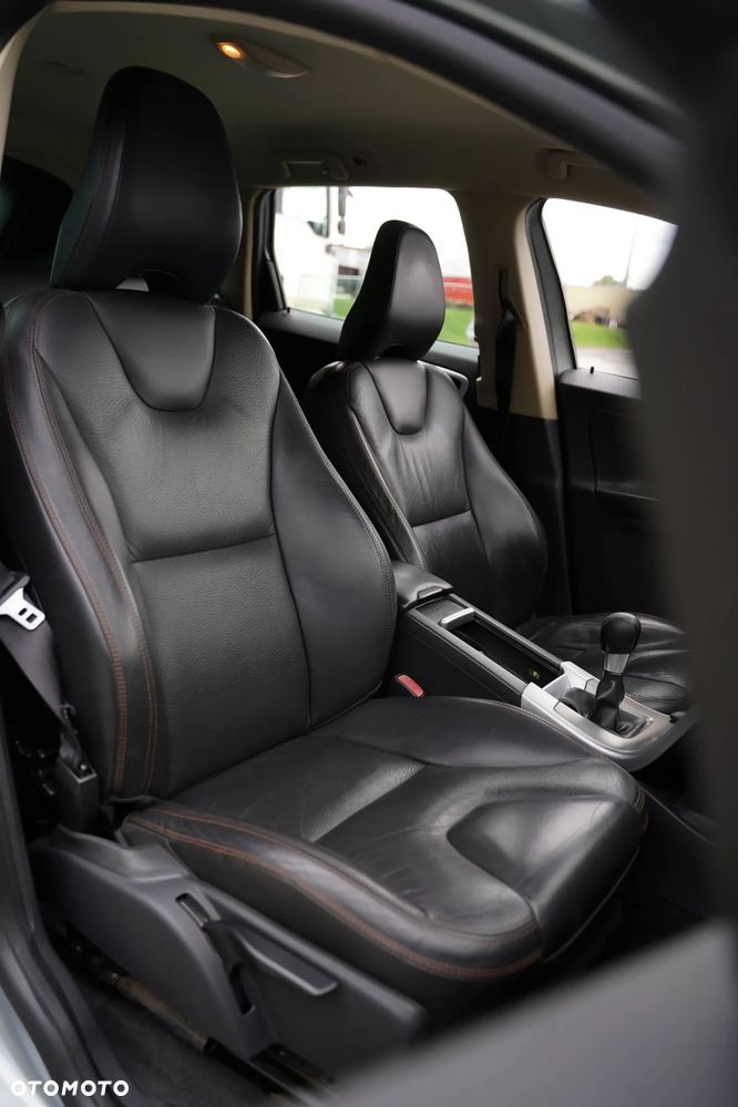 Volvo XC 60 D5 AWD - 22