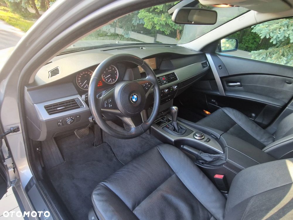 BMW Seria 5 525xi - 26