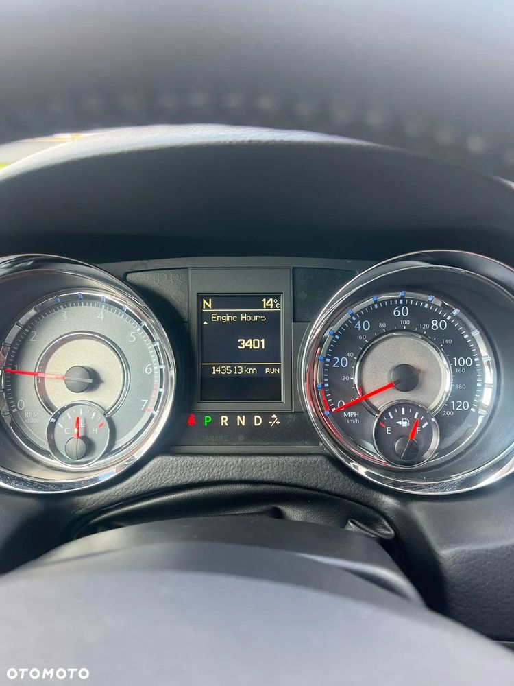 Chrysler Town & Country 3.6 Limited - 16