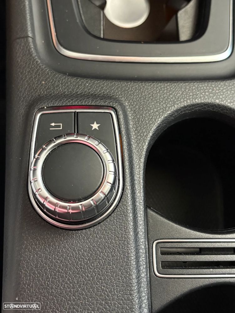 Mercedes-Benz GLA 220 4Matic 7G-DCT - 19