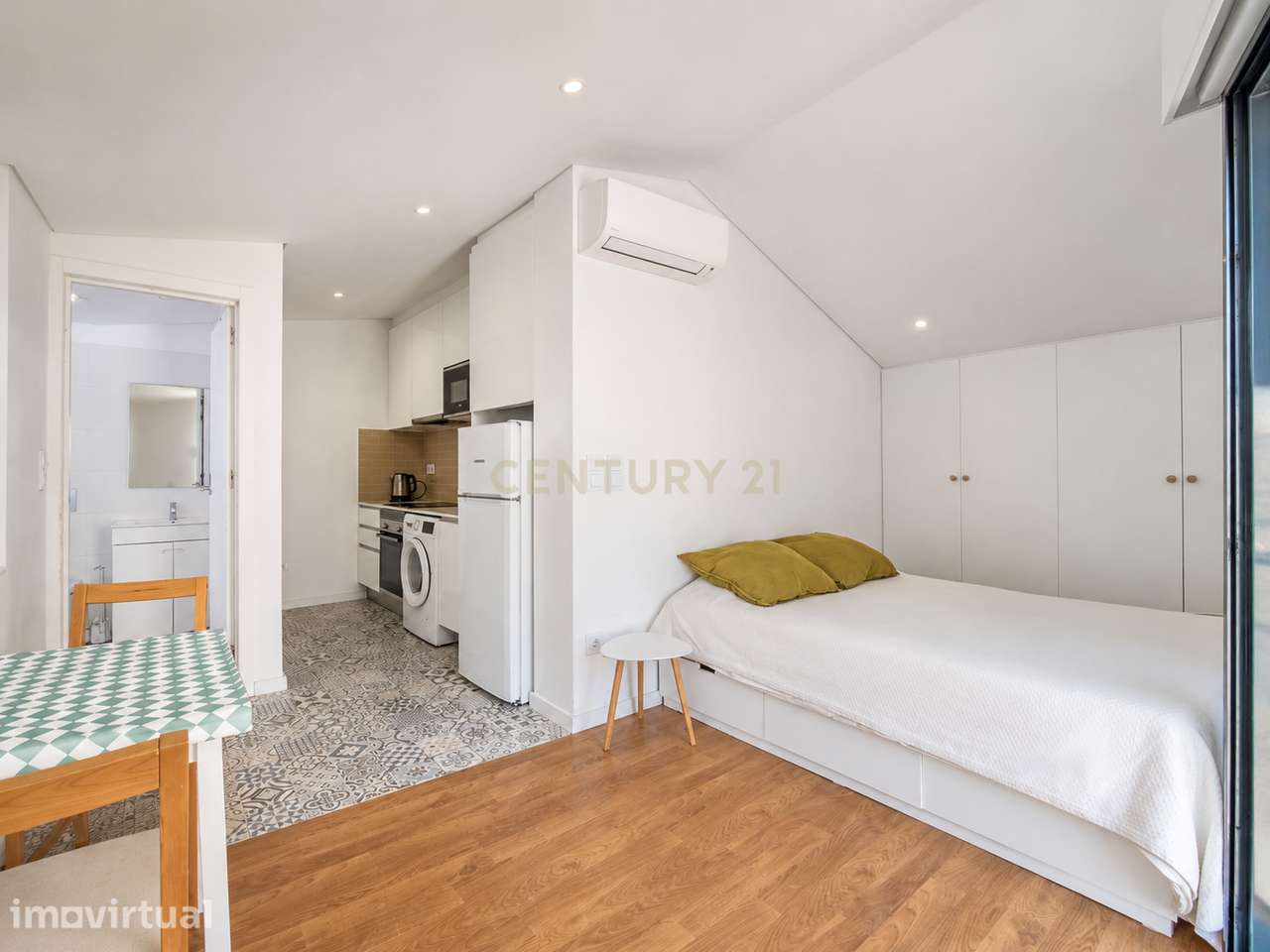 Apartamento Renovado T0, em Lordelo do Ouro, Porto - Grande imagem: 5/14