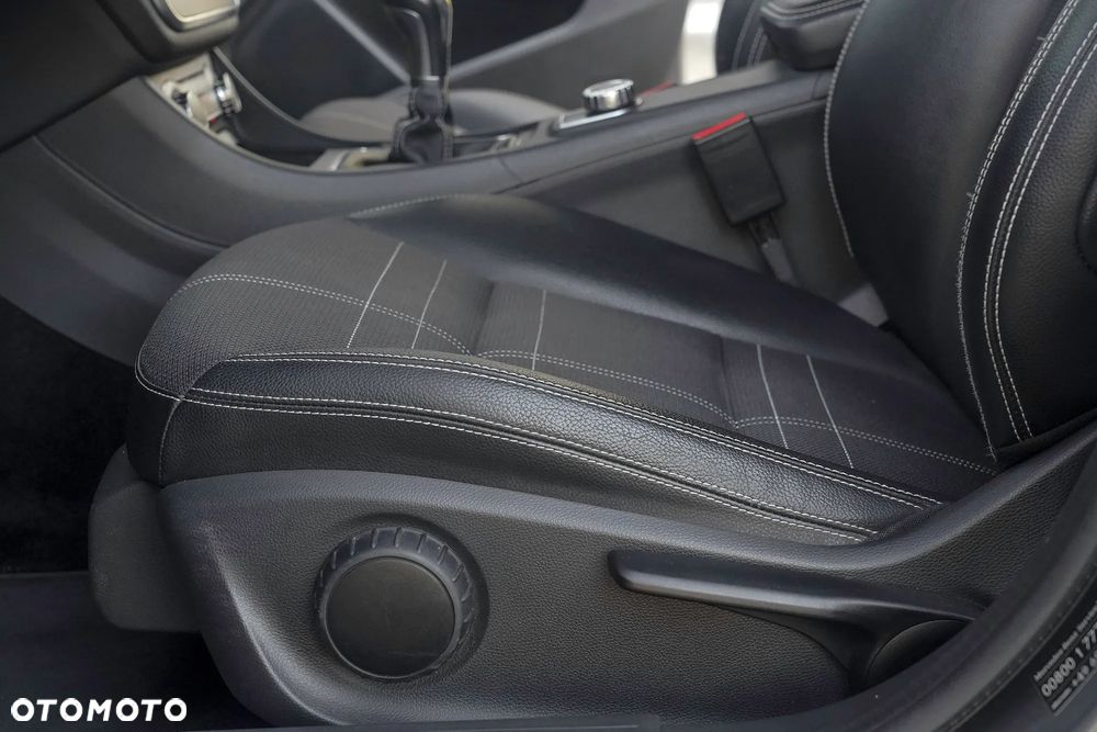 Mercedes-Benz CLA 180 AMG Line - 19