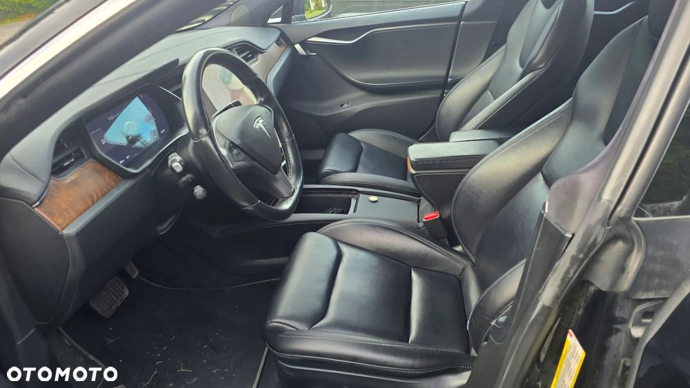 Tesla Model S - 10