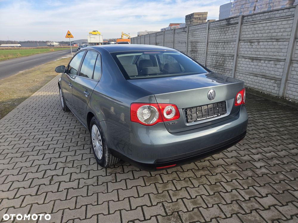 Volkswagen Jetta 1.6 Trendline - 8