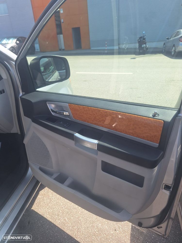 Chrysler Grand Voyager - 16