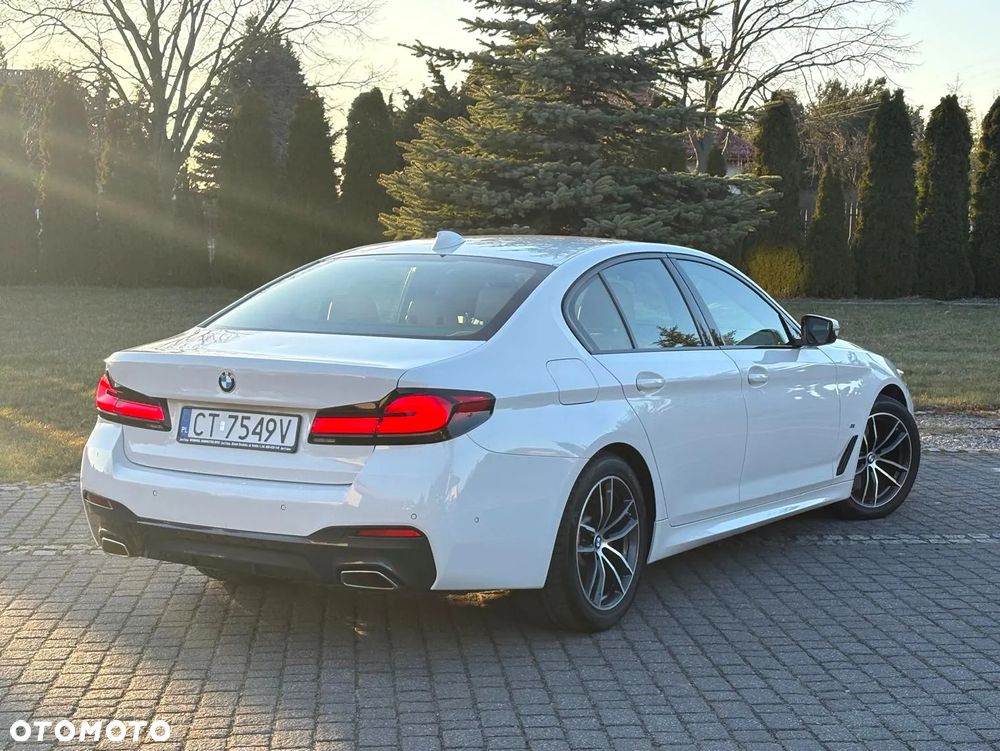 BMW Seria 5 520d M Sport - 8