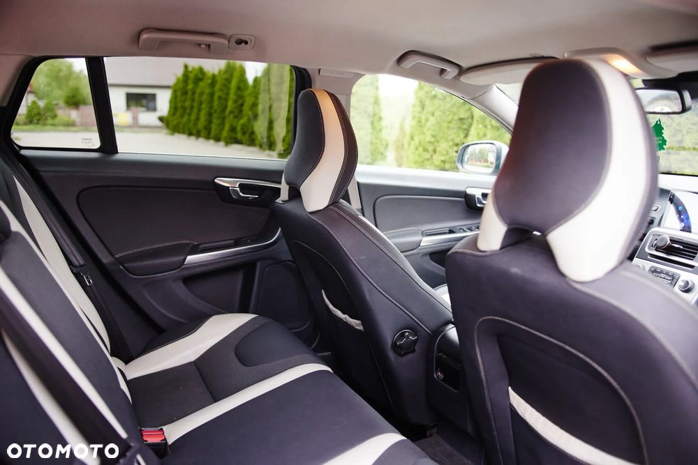Volvo V60 D4 Geartronic RDesign - 26