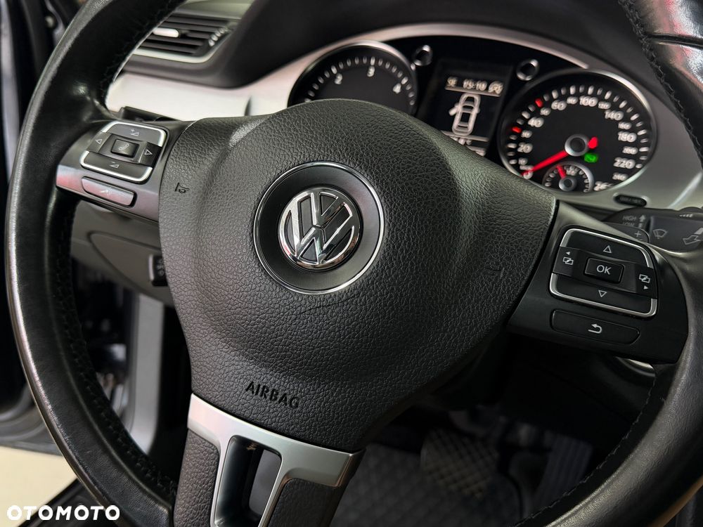 Volkswagen Passat - 27
