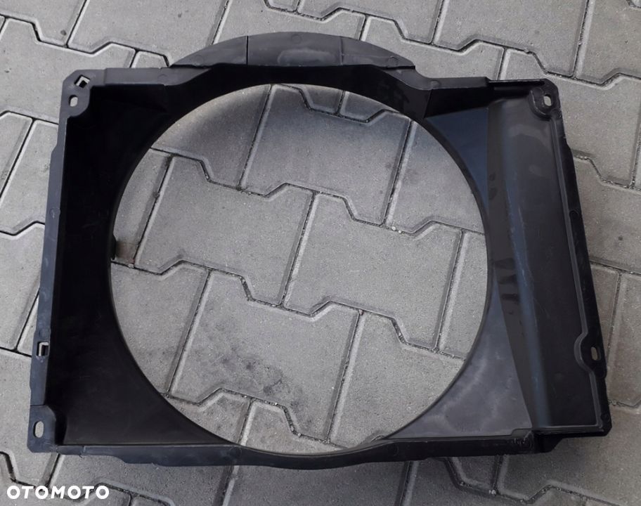 OBUDOWA WIATRAK WENTYLATOR CHLODNICA MERCEDES W115 - 1