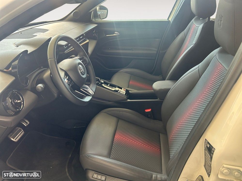 Alfa Romeo Junior 1.2 Speciale eDCT6 - 9