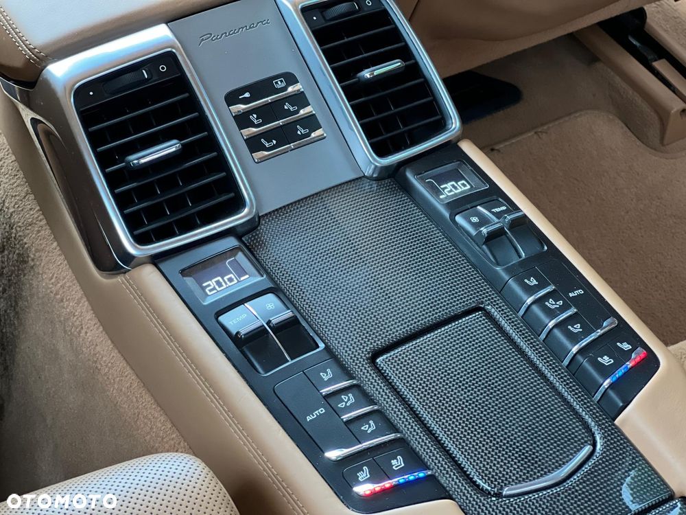 Porsche Panamera Turbo - 37