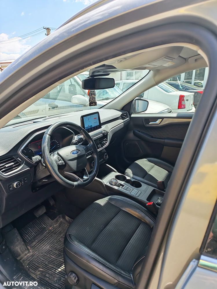 Ford Kuga - 2