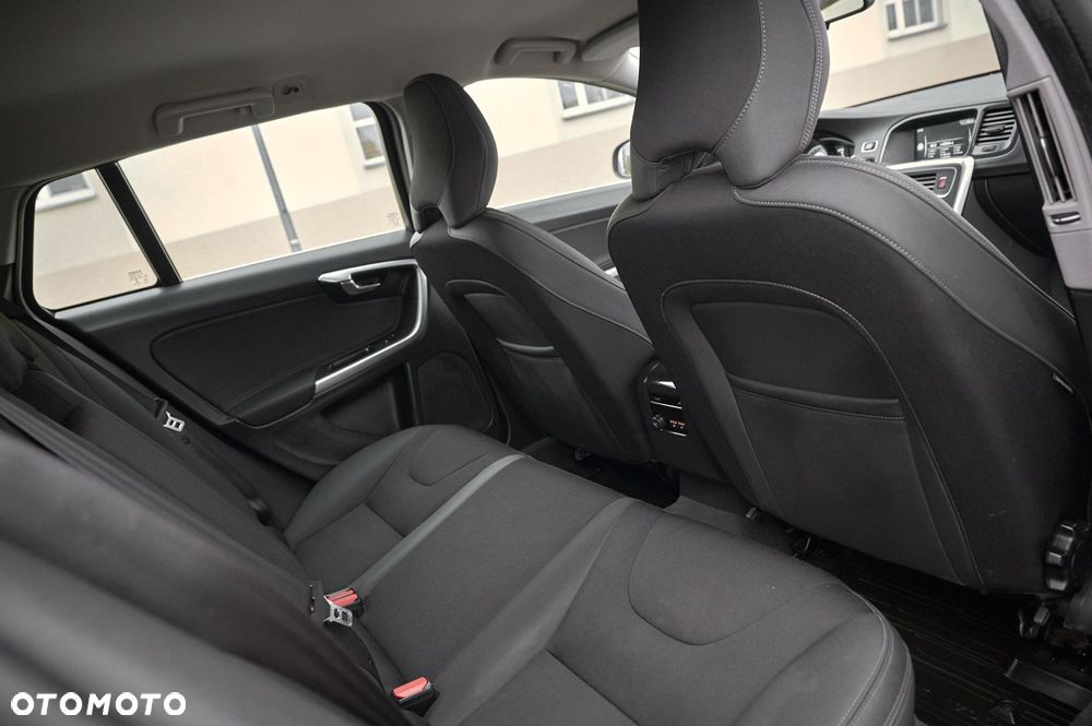 Volvo V60 T5 Geartronic Momentum - 30