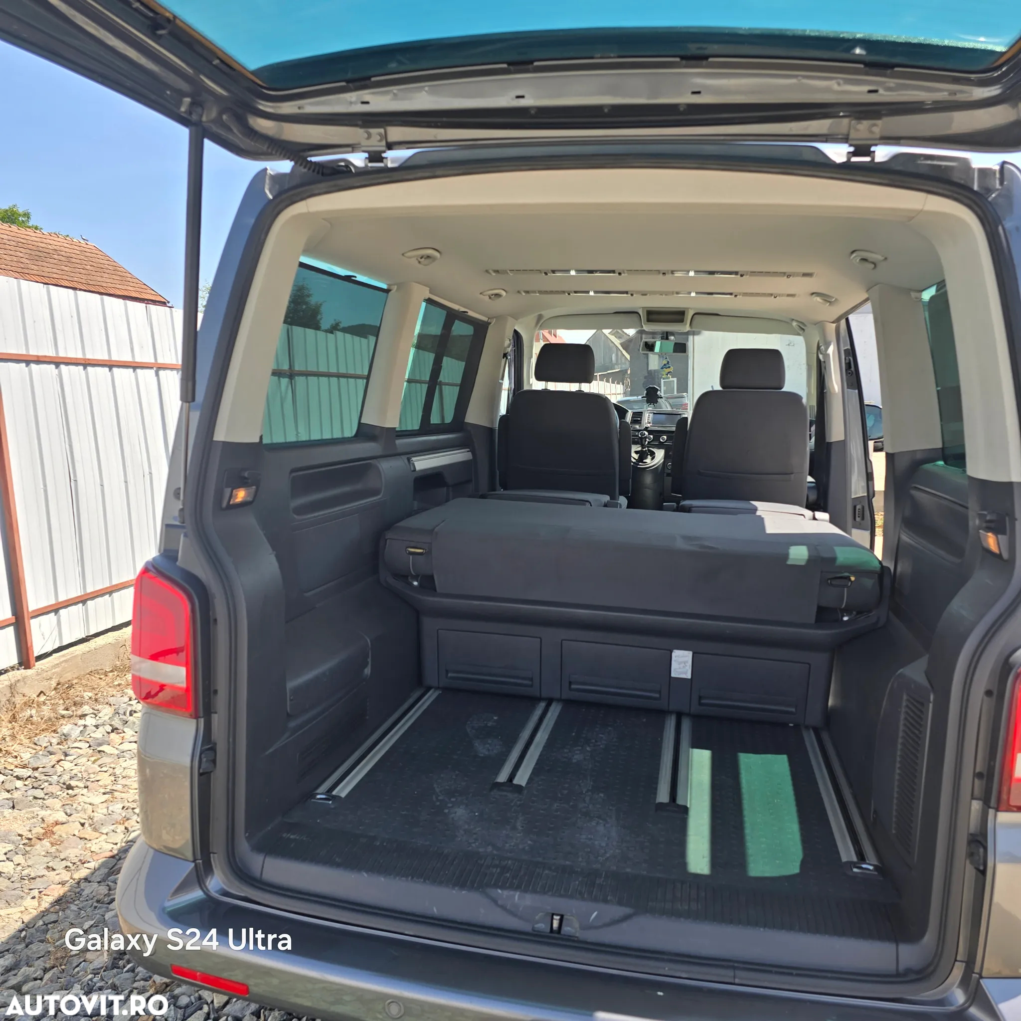 Volkswagen Multivan - 12