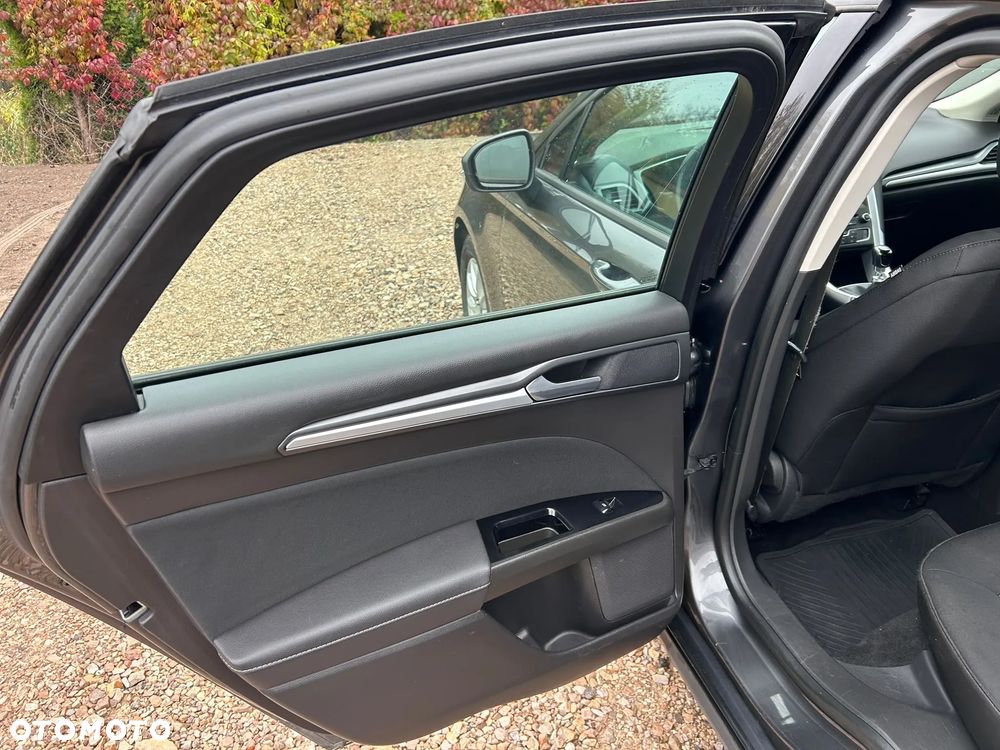 Ford Mondeo - 23