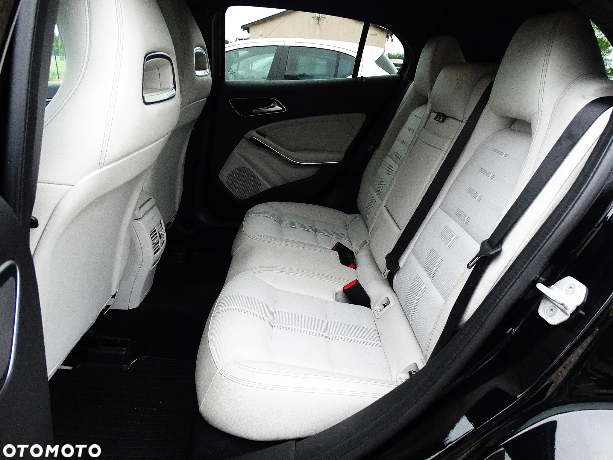 Mercedes-Benz GLA 200 7G-DCT Urban - 31