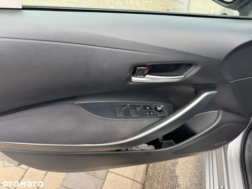 Toyota Corolla 1.8 Hybrid Comfort - 17