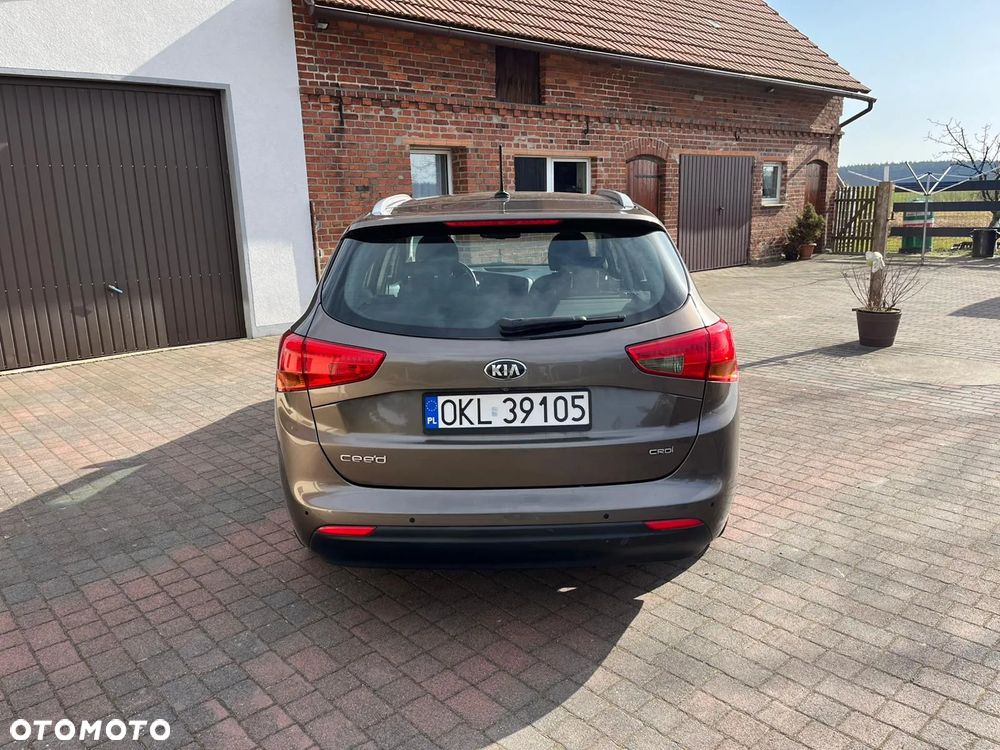 Kia Ceed 1.6 CRDi 128 Fifa World Cup Edition - 6