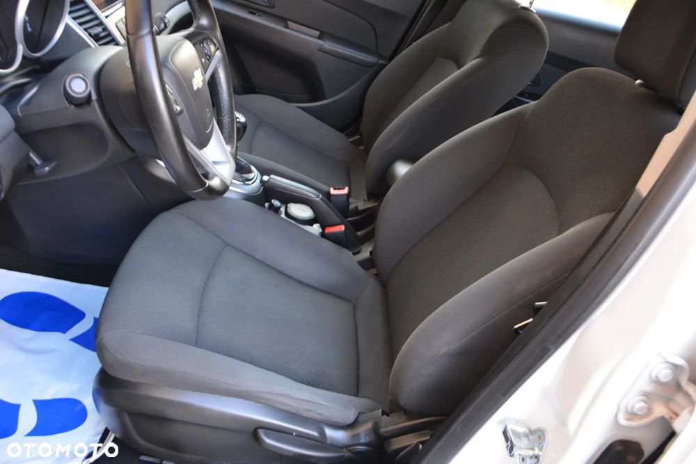 Chevrolet Cruze - 34