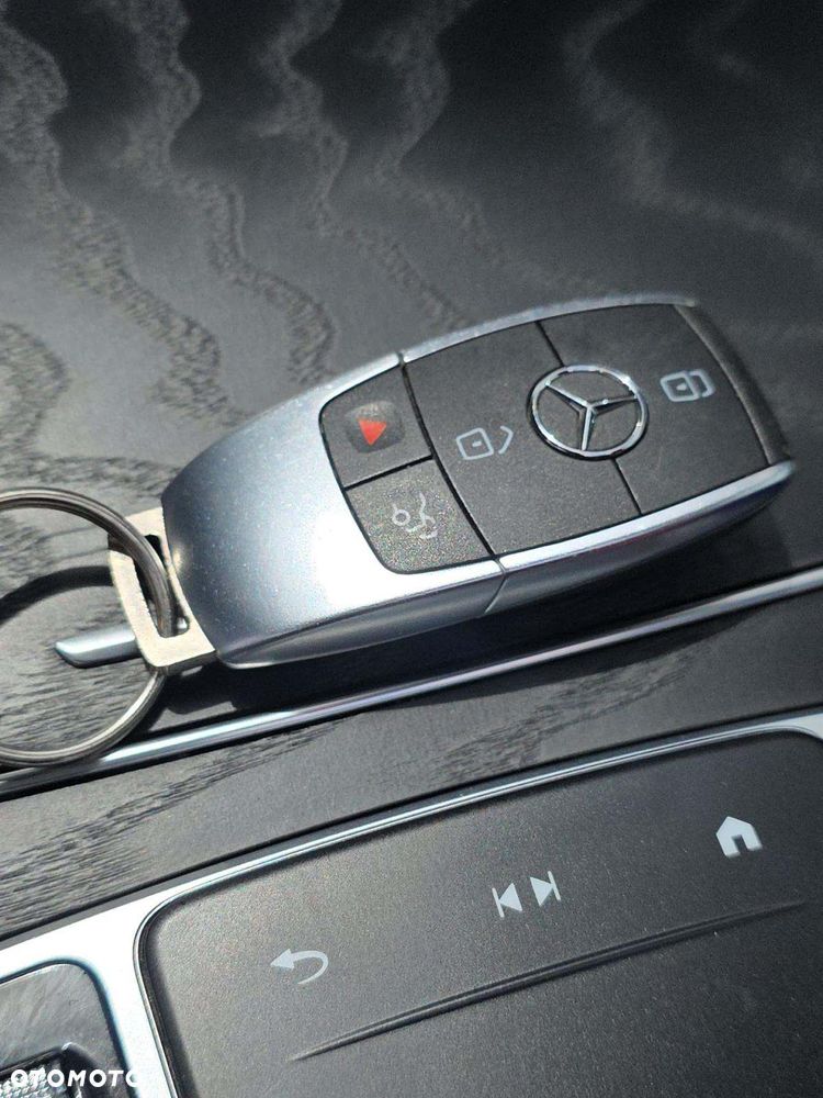 Mercedes-Benz GLC 300 4Matic 9G-TRONIC AMG Line - 13