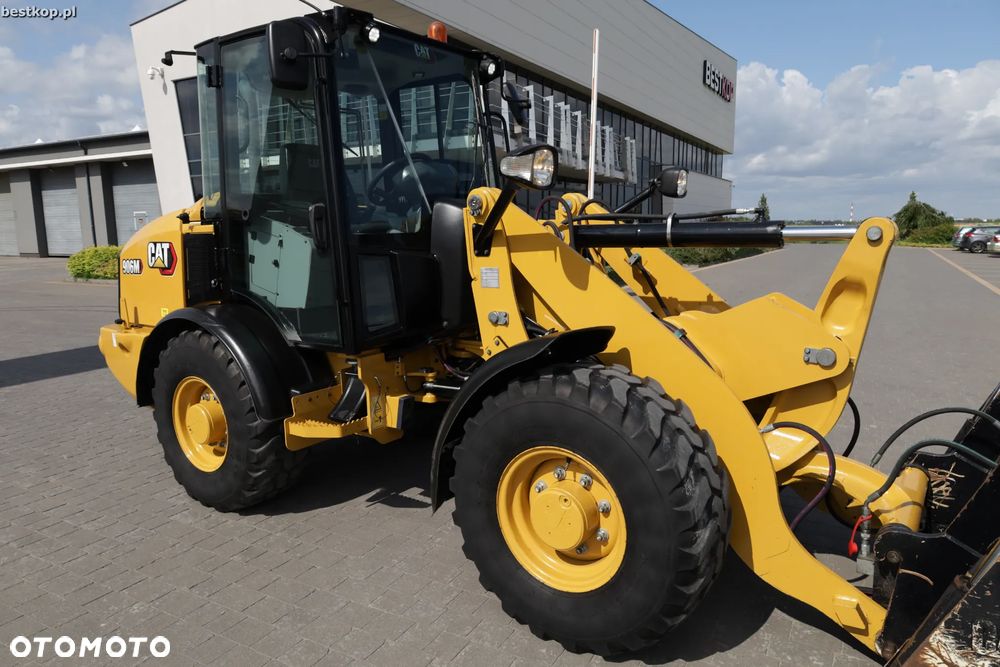 Caterpillar CAT 906M - 3