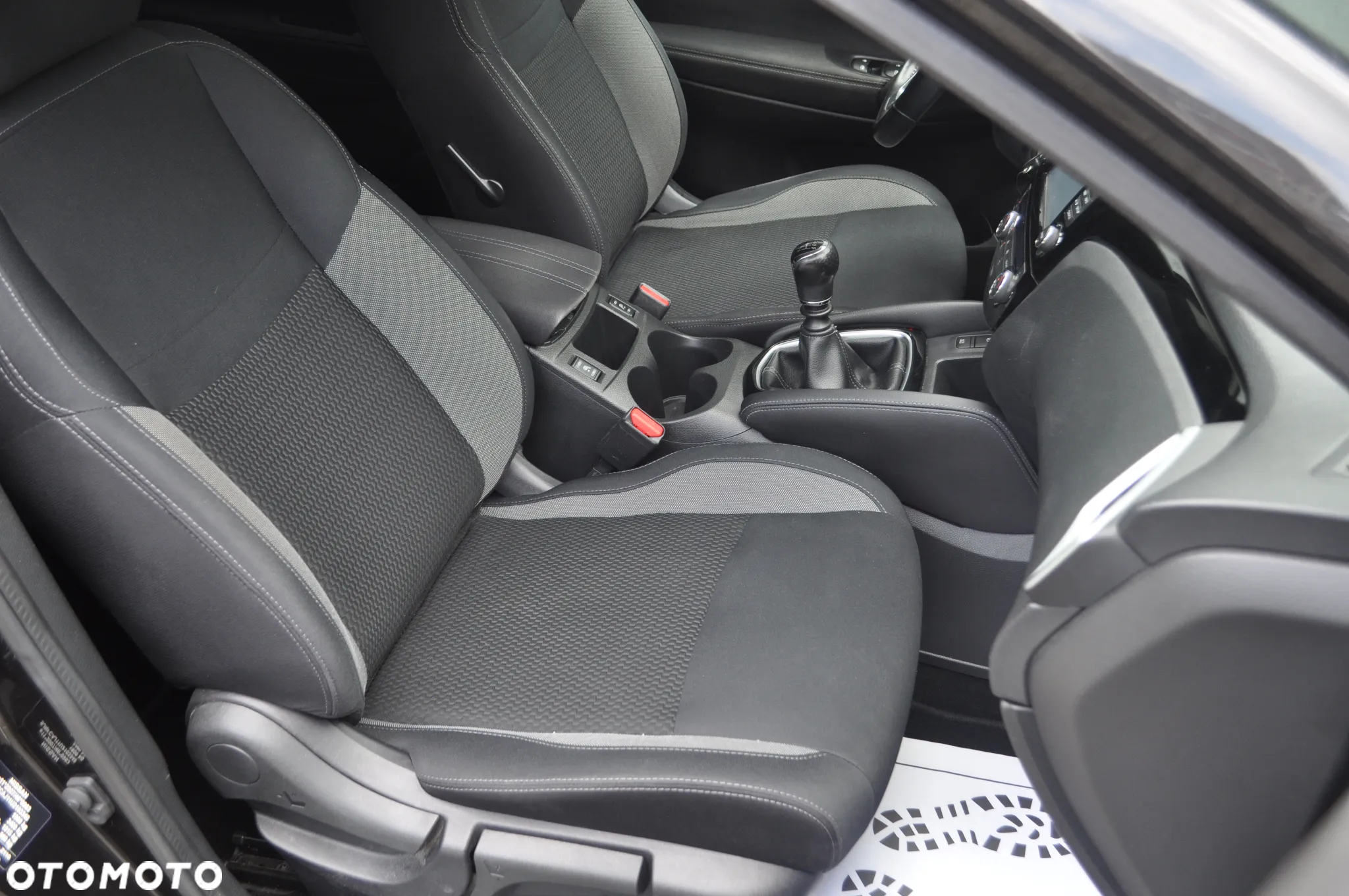 Nissan Qashqai 1.6 DIG-T N-Connecta - 25