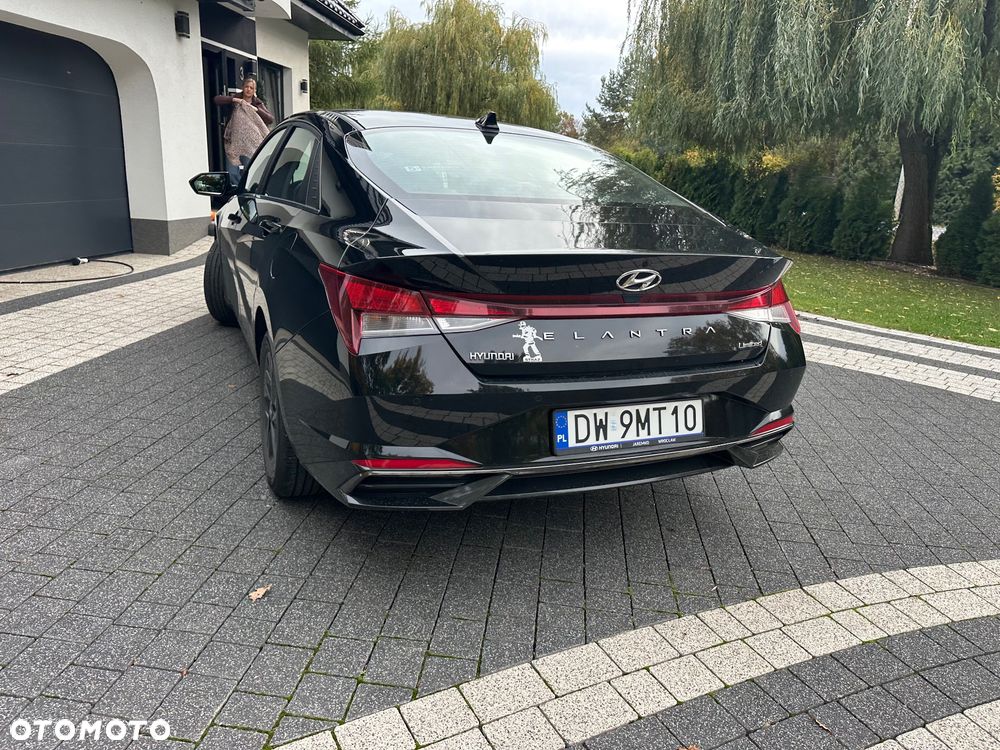 Hyundai Elantra - 25