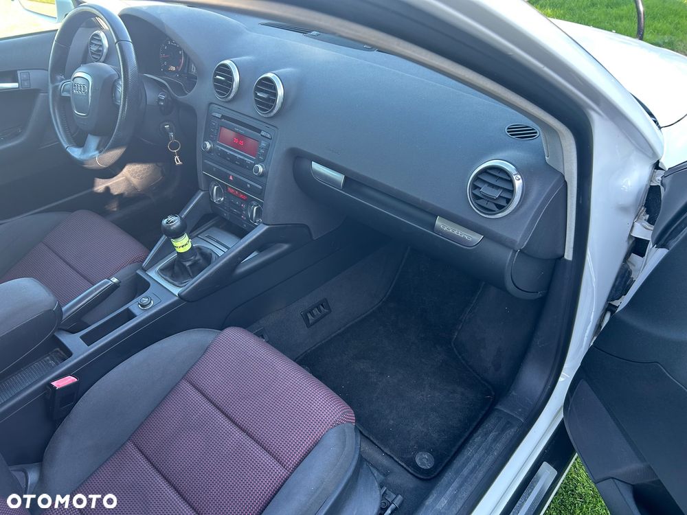 Audi A3 Sportback 1.8 TFSI quattro Ambiente - 14