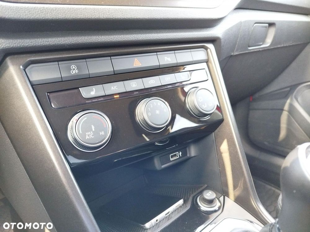 Volkswagen T-Roc - 18
