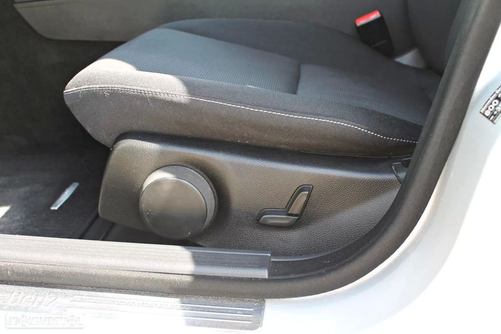 Mercedes-Benz C 220 d — fotografia 11