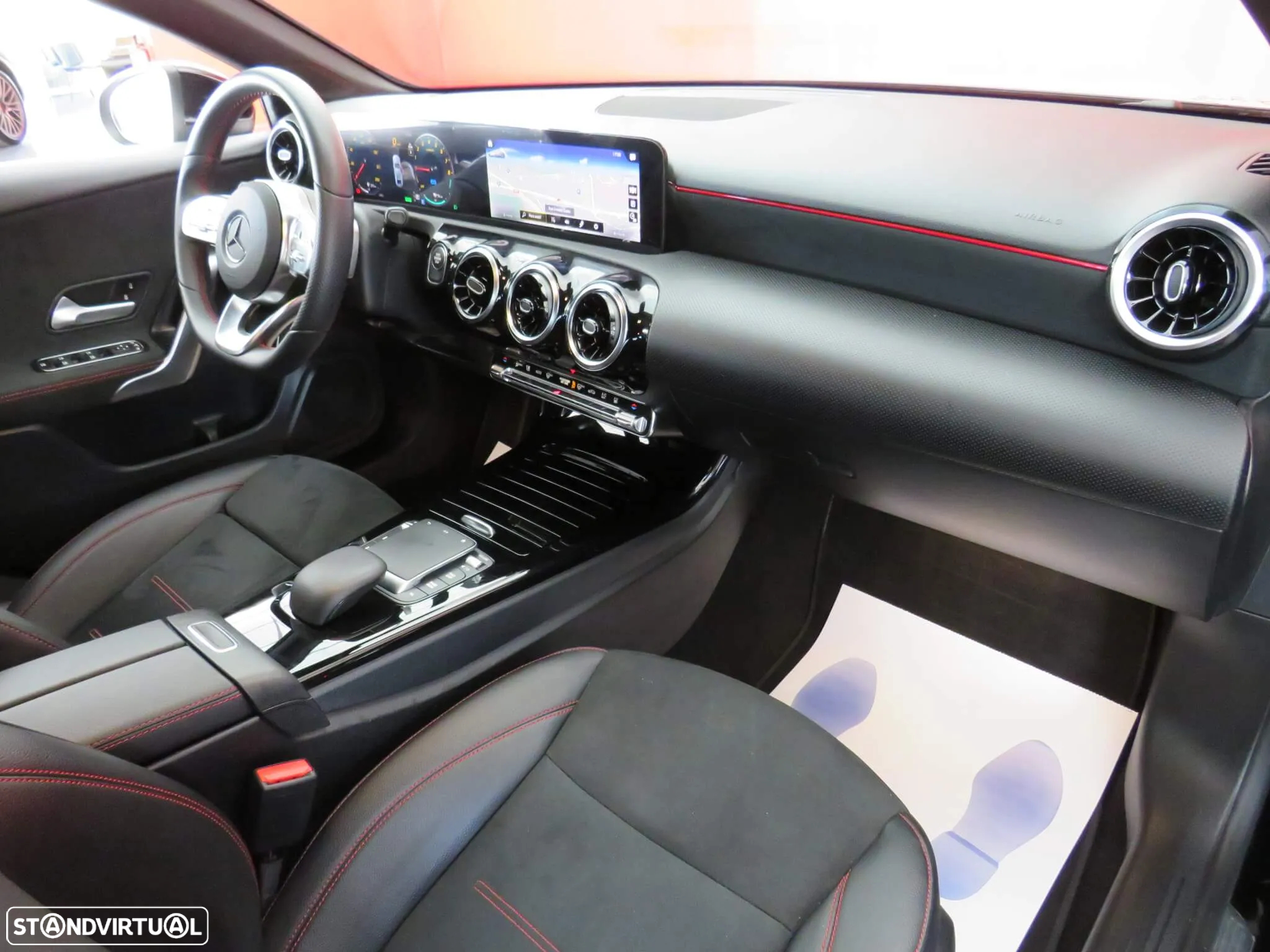 Mercedes-Benz A 250 Limousine e AMG Line - 27