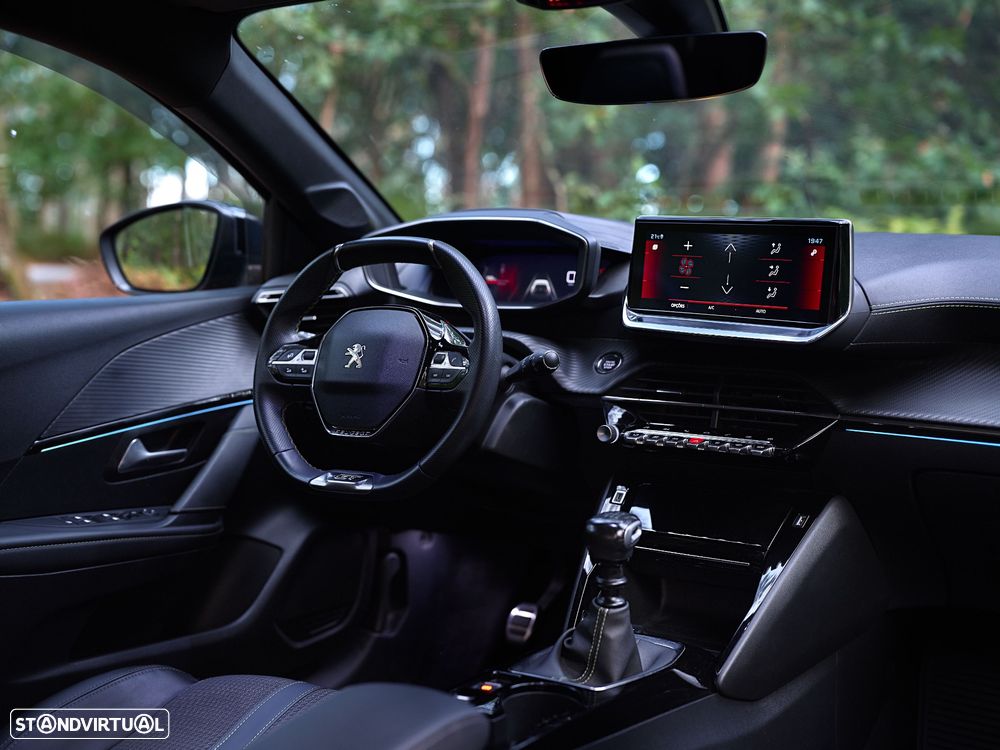 Peugeot 208 1.2 PureTech GT Line - 25