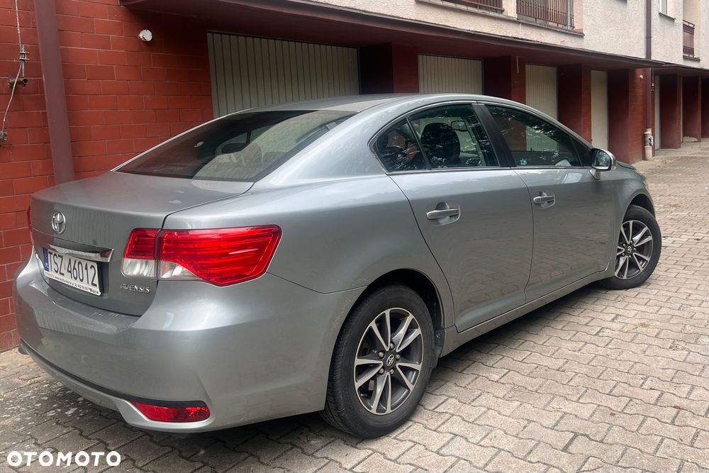Toyota Avensis 2.0 D-4D Premium - 8