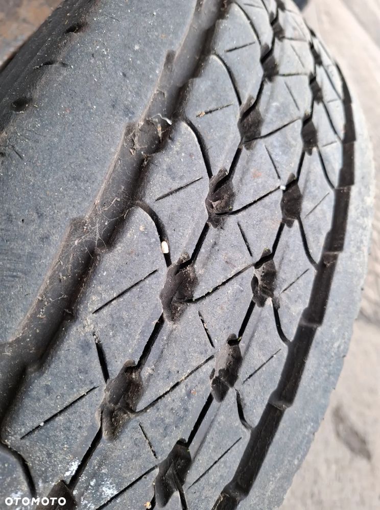 Felga z oponą Goodyear KMAX S rozmiar 215/75 R17.5 - 5