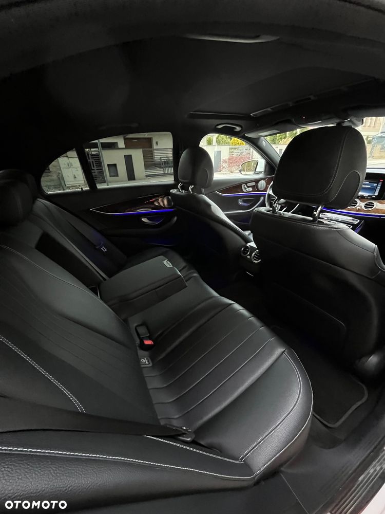 Mercedes-Benz Klasa E 300 9G-TRONIC AMG Line - 13