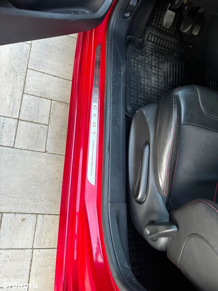 Peugeot 208 1.6 THP GTi - 17