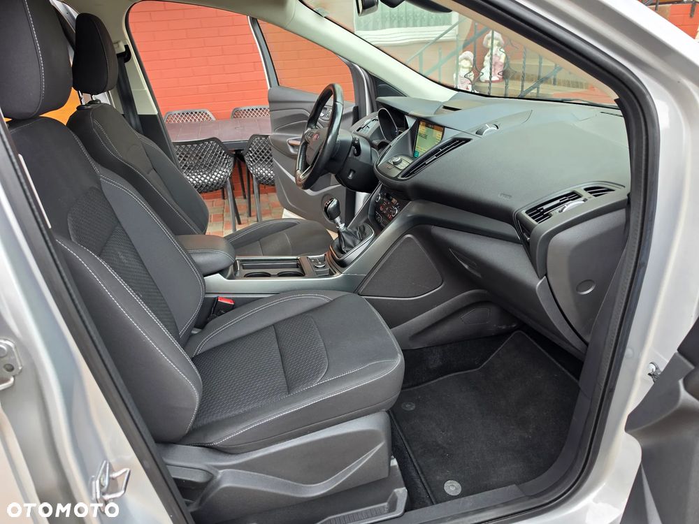 Ford Kuga 2.0 TDCi 2x4 Titanium - 14