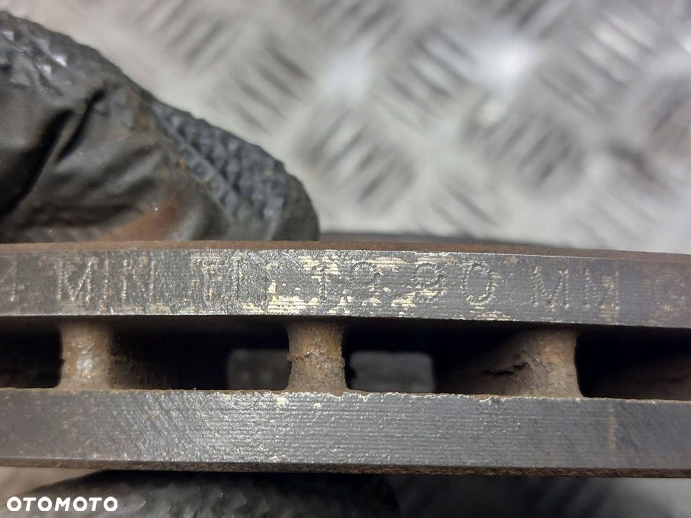 TARCZE HAMULCOWE PRZÓD + KLOCKI + ZACISKI VOLKSWAGEN BORA I 1.6 16V - 8