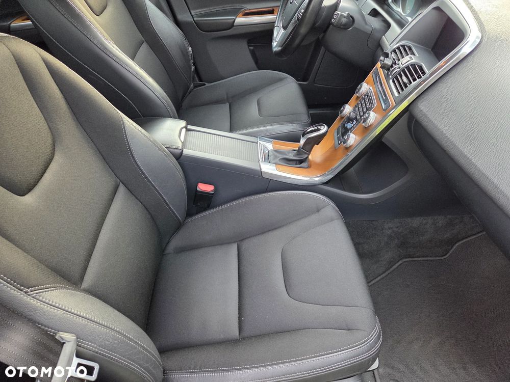 Volvo XC 60 D3 Drive-E Momentum - 9