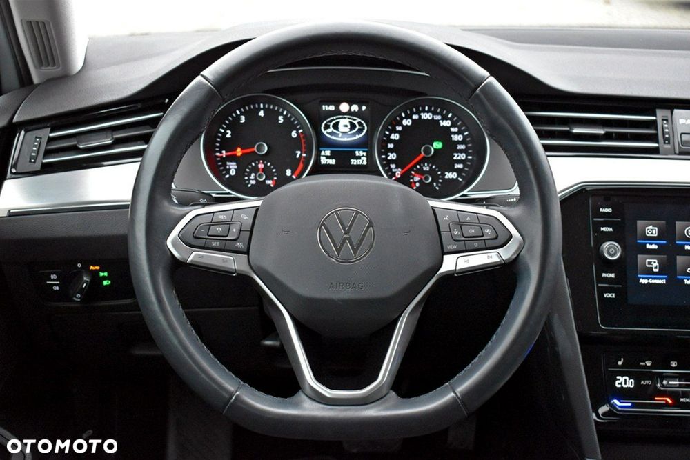 Volkswagen Passat - 16